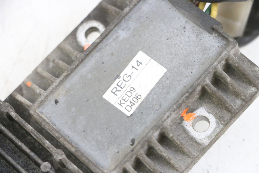 photo de REGULADOR DE CARGA ADIVA AD3 300 (2014 - 2020) - Pontos de fixação