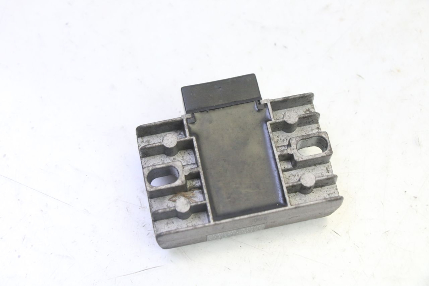 photo de REGULADOR DE CARGA HYOSUNG GV AQUILA 125 (2000 - 2009) - Outro ângulo de visão