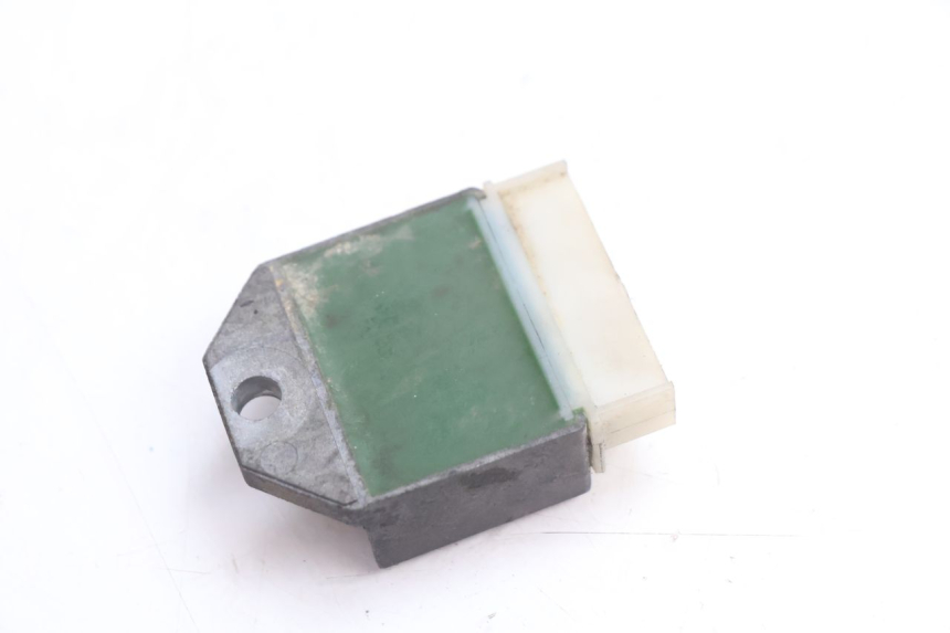 photo de REGULADOR DE CARGA MBK BOOSTER SPIRIT 50 (1996 - 1999) - Outro ângulo de visão