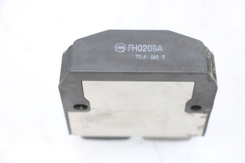 photo de REGULADOR DE CARGA SUZUKI BURGMAN 650 (2013 - 2020) - Zoom do estado de desgaste