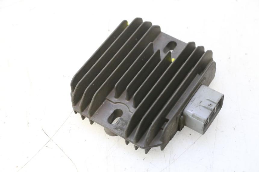 photo de REGULADOR DE CARGA SUZUKI BURGMAN 125 (2007 - 2014) - Outro ângulo de visão