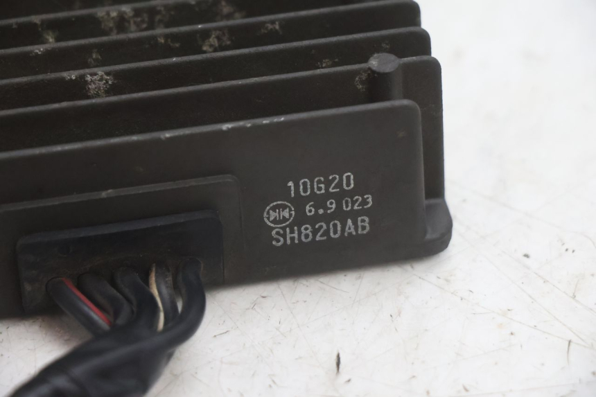photo de REGULADOR DE CARGA SUZUKI BURGMAN EXECUTIVE ABS 650 (2006 - 2012) - Outro ângulo de visão