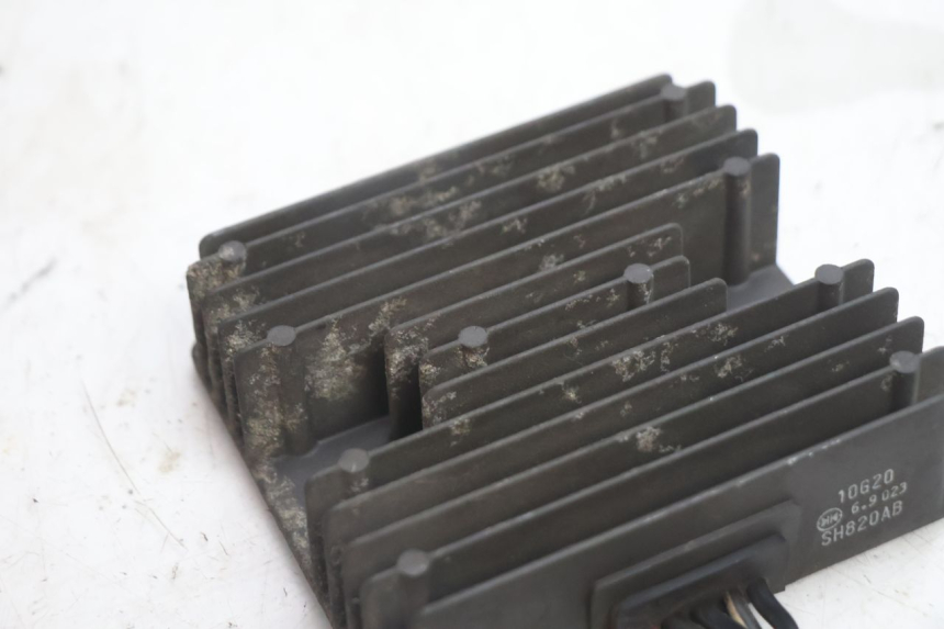 photo de REGULADOR DE CARGA SUZUKI BURGMAN EXECUTIVE ABS 650 (2006 - 2012) - Ampliação técnica