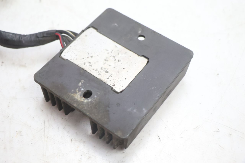 photo de REGULADOR DE CARGA SUZUKI BURGMAN EXECUTIVE ABS 650 (2006 - 2012) - Pontos de fixação