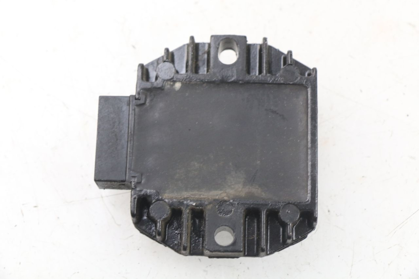 photo de REGULADOR DE CARGA YAMAHA BW'S BWS 125 (2010 - 2013) - Zoom do estado de desgaste