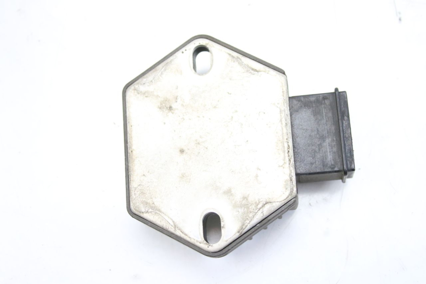 photo de REGULADOR DE CARGA HONDA CBF 500 (2004 - 2007) - Pontos de fixação