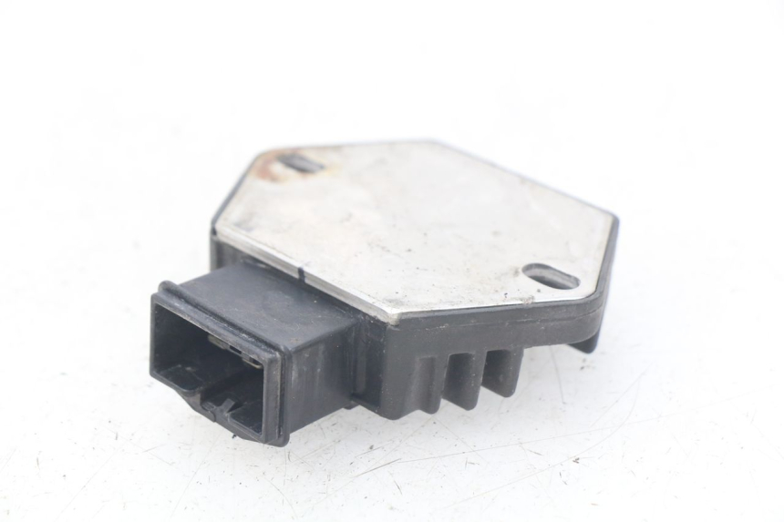 photo de REGULADOR DE CARGA HONDA CBR R 125 (2003 - 2006) - Detalhe da peça