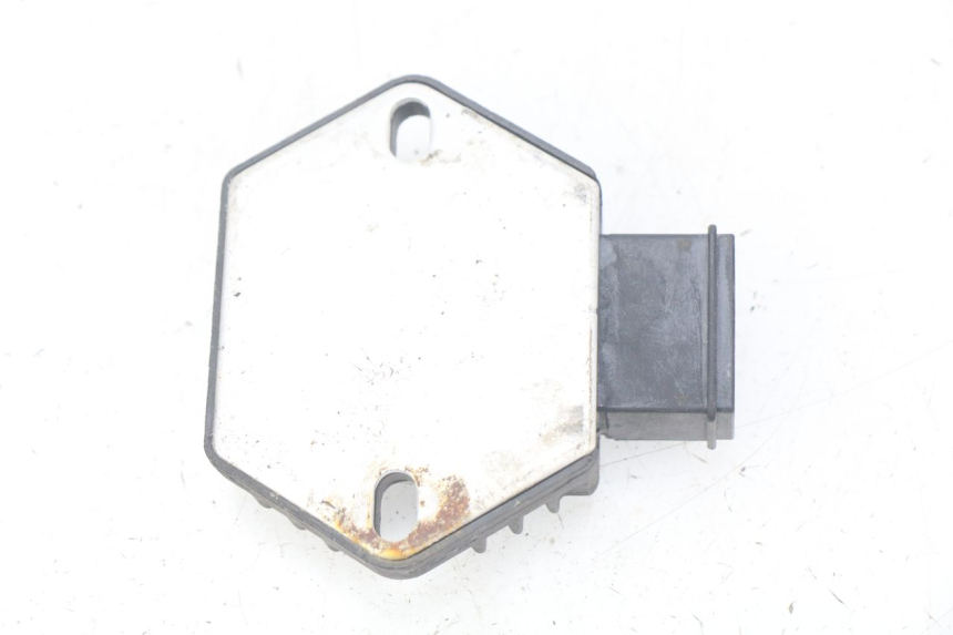 photo de REGULADOR DE CARGA HONDA CBR R 125 (2003 - 2006) - Zoom do estado de desgaste