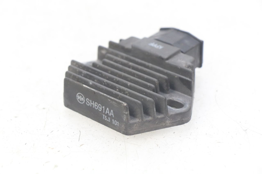 photo de REGULADOR DE CARGA HONDA CBR R 125 (2003 - 2006) - Outro ângulo de visão