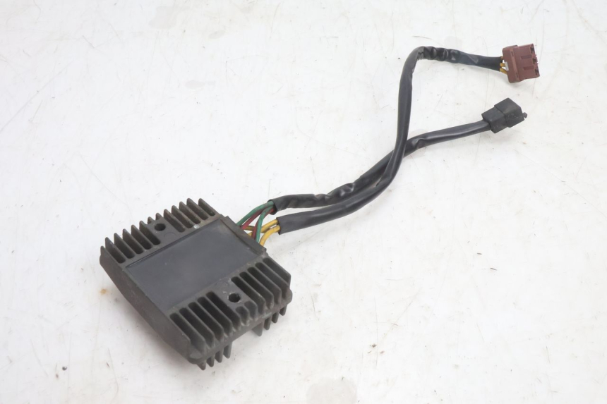 photo de REGULADOR DE CARGA PEUGEOT CITYSTAR 125 (2011 - 2017) - Zoom do estado de desgaste