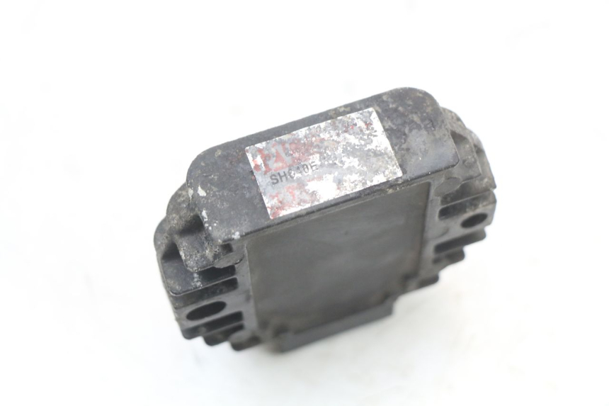photo de REGULADOR DE CARGA YAMAHA CYGNUS X 125 (2004 - 2007) - Outro ângulo de visão