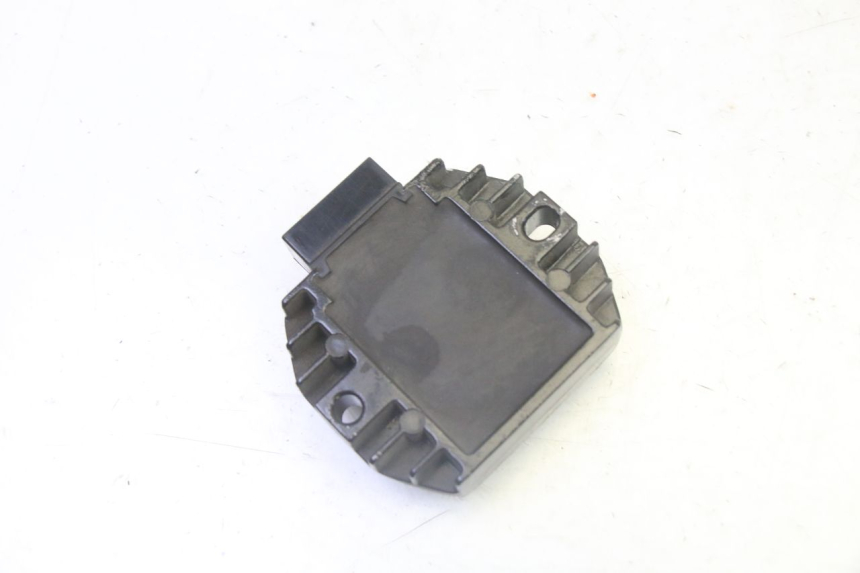 photo de REGULADOR DE CARGA YAMAHA CYGNUS X INJECTION 125 (2007 - 2013) - Outro ângulo de visão