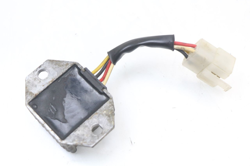photo de REGULADOR DE CARGA YAMAHA DTLC 125 (1982 - 1987) - Zoom do estado de desgaste