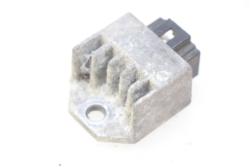 photo de REGULADOR DE CARGA PEUGEOT ELYSTAR 50 (2002 - 2014) - Outro ângulo de visão