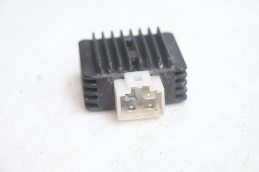 photo de REGULADOR DE CARGA JM MOTORS EVOLIS 4T 50 (2018 - 2022) - Outro ângulo de visão