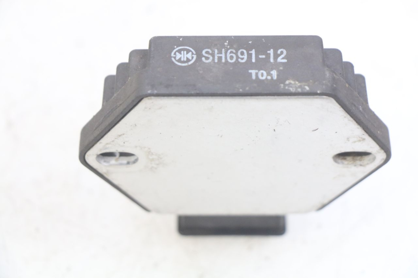 photo de REGULADOR DE CARGA HONDA FES PANTHEON 2T 125 (1998 - 2002) - Zoom do estado de desgaste