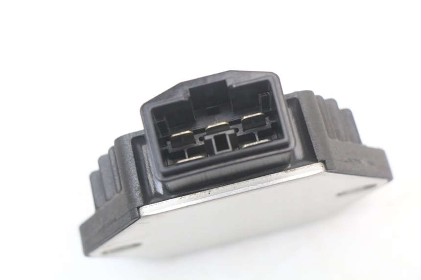 photo de REGULADOR DE CARGA HONDA FES PANTHEON 2T 125 (1998 - 2002) - Zoom do estado de desgaste
