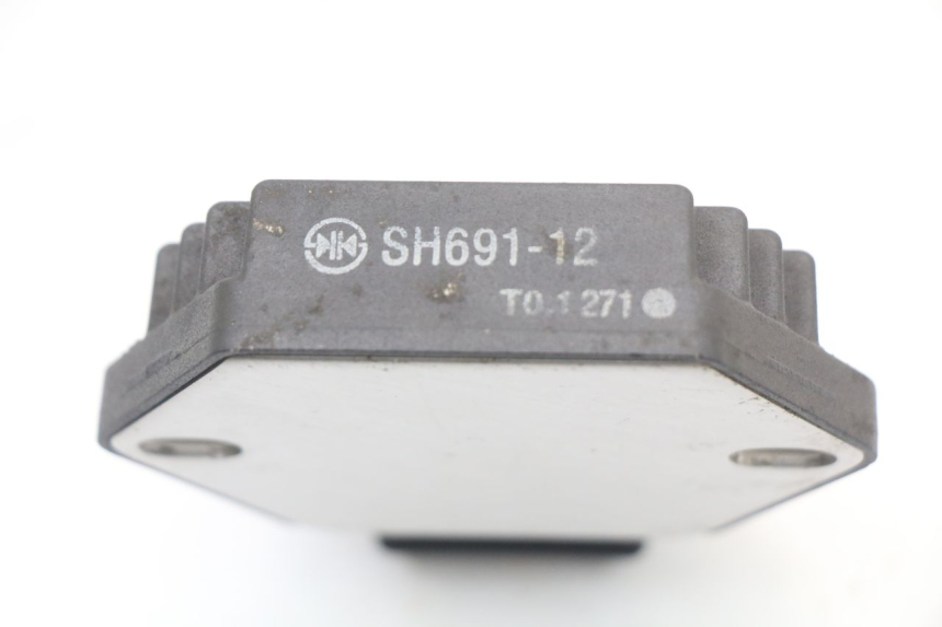 photo de REGULADOR DE CARGA HONDA FES PANTHEON 2T 125 (1998 - 2002) - Outro ângulo de visão