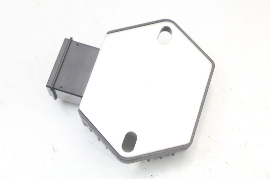 photo de REGULADOR DE CARGA HONDA FES PANTHEON 2T 125 (1998 - 2002) - Ampliação técnica