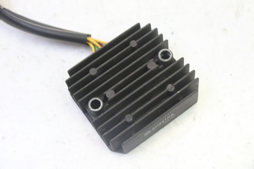 photo de REGULADOR DE CARGA HONDA FES S-WING SWING ABS 125 (2007 - 2015) - Detalhe da peça