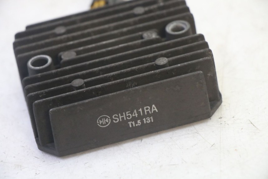 photo de REGULADOR DE CARGA HONDA FES S-WING SWING ABS 125 (2007 - 2015) - Zoom do estado de desgaste