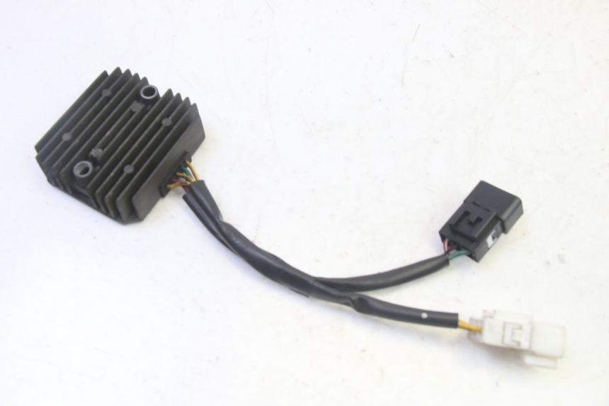 photo de REGULADOR DE CARGA HONDA FES S-WING SWING ABS 125 (2007 - 2015) - Outro ângulo de visão