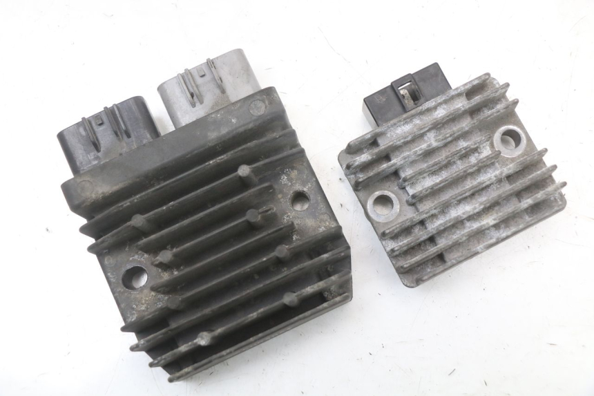 photo de REGULADOR DE CARGA YAMAHA FJR ABS 1300 (2006 - 2012) - Detalhe da peça