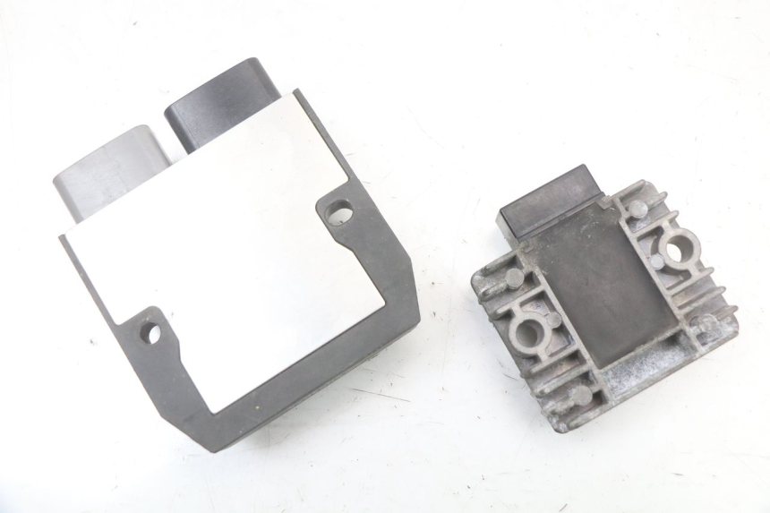 photo de REGULADOR DE CARGA YAMAHA FJR ABS 1300 (2006 - 2012) - Outro ângulo de visão