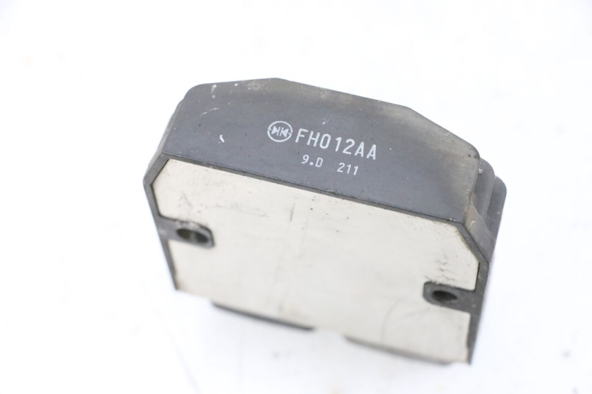 photo de REGULADOR DE CARGA YAMAHA FJR ABS 1300 (2006 - 2012) - Pontos de fixação