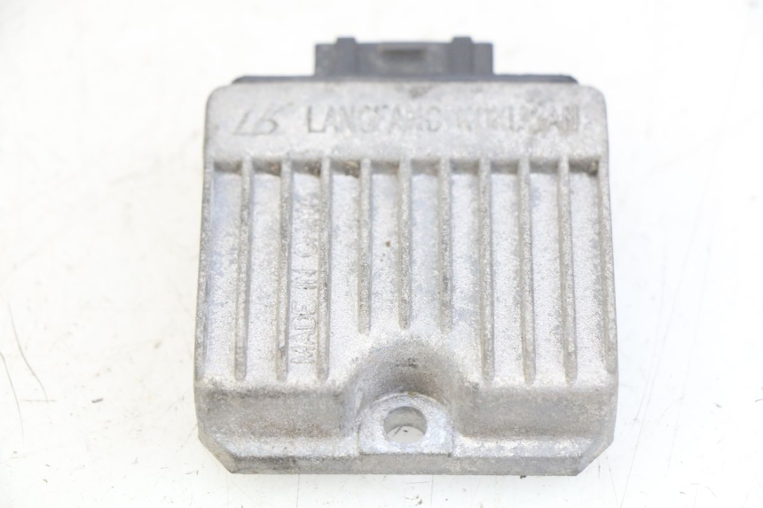 photo de REGULADOR DE CARGA PIAGGIO FLY 4T 50 (2013 - 2017) - Zoom do estado de desgaste