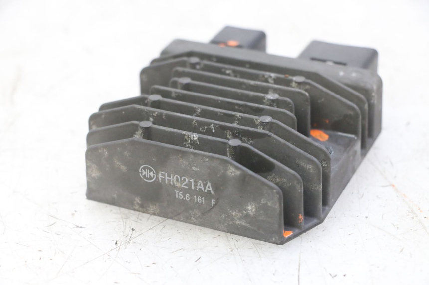photo de REGULADOR DE CARGA HONDA FORZA ABS 300 (2013 - 2017) - Outro ângulo de visão