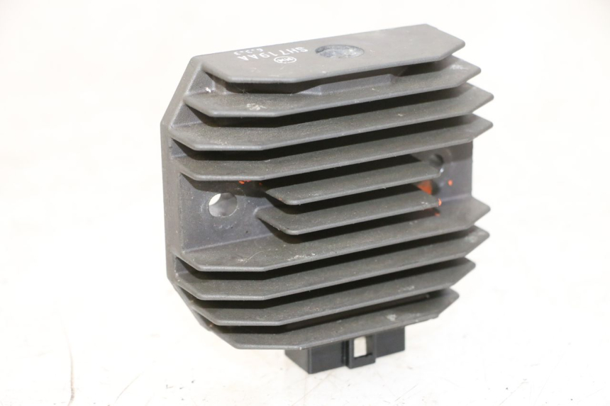 photo de REGULADOR DE CARGA YAMAHA FZ6 N FAZER 600 (2004 - 2006) - Vista principal