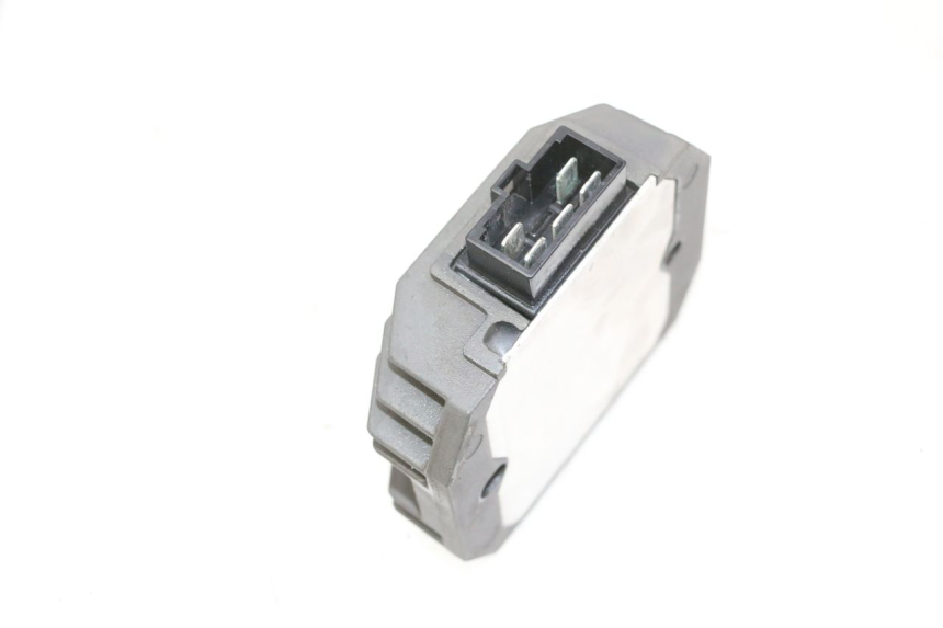 photo de REGULADOR DE CARGA YAMAHA FZ6 N FAZER 600 (2004 - 2006) - Outro ângulo de visão