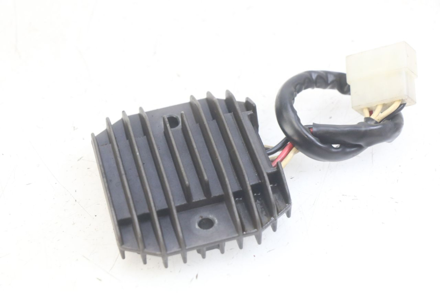 photo de REGULADOR DE CARGA YAMAHA FZS FAZER 600 (1998 - 2001) - Outro ângulo de visão