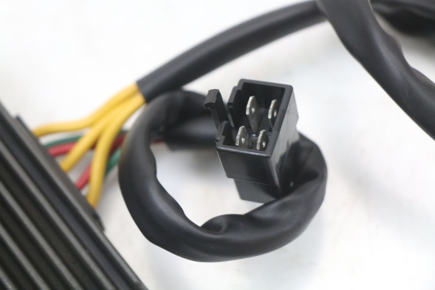 photo de REGULADOR DE CARGA PEUGEOT GEOPOLIS RS 125 (2007 - 2009) - Zoom do estado de desgaste