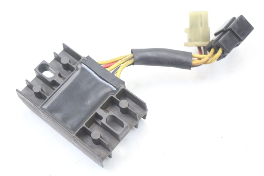 photo de REGULADOR DE CARGA SUZUKI GN 125 (1997 - 2000) - Zoom do estado de desgaste