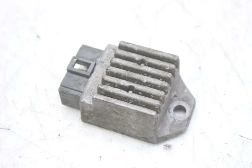 photo de REGULADOR DE CARGA DERBI GPR 50 (2004 - 2009) - Outro ângulo de visão