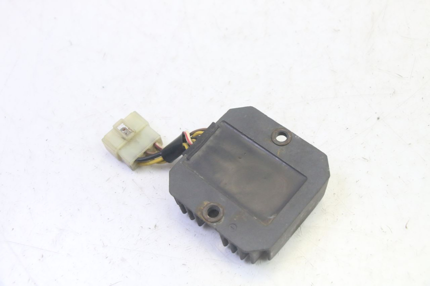 photo de REGULADOR DE CARGA KAWASAKI GPX R WARBIRD 600 (1988 - 1993) - Outro ângulo de visão