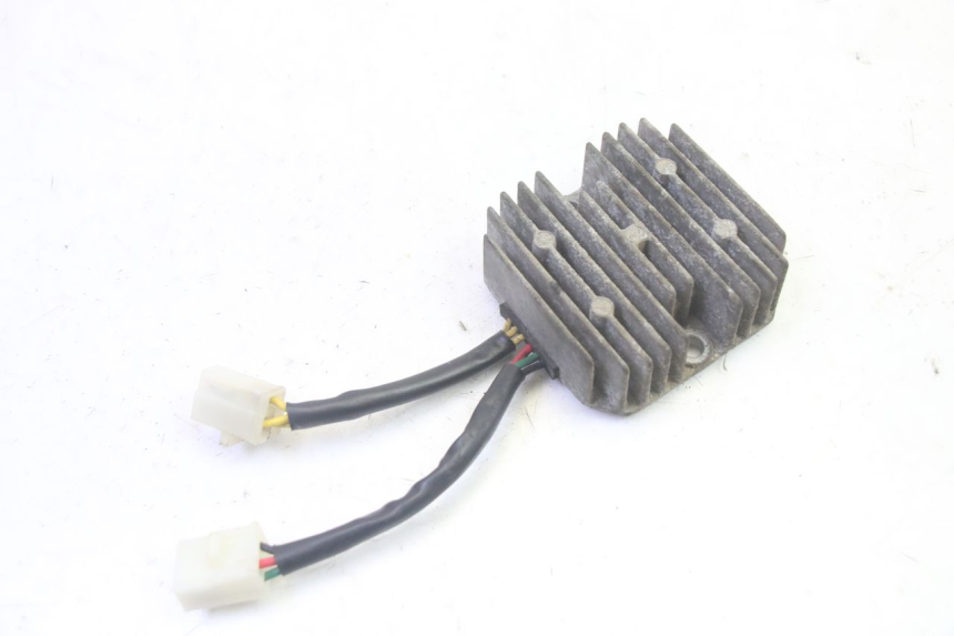 photo de REGULADOR DE CARGA SYM GTS EVO 125 (2009 - 2013) - Zoom do estado de desgaste