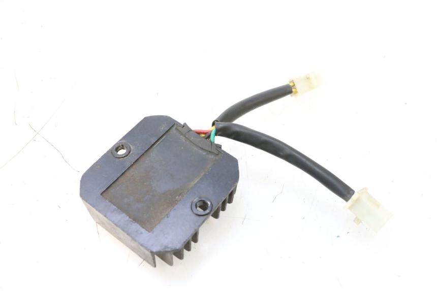 photo de REGULADOR DE CARGA SYM GTS EVO 125 (2009 - 2013) - Zoom do estado de desgaste