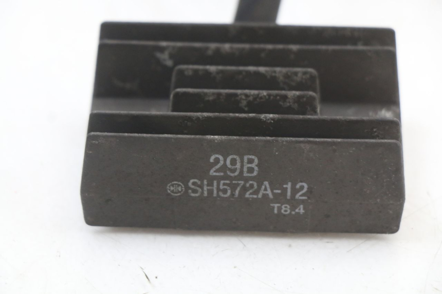 photo de REGULADOR DE CARGA SUZUKI GZ MARAUDER 125 (1998 - 2004) - Zoom do estado de desgaste