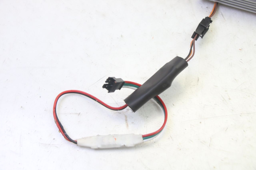 photo de REGULADOR DE CARGA HITWAY H5 1 - Pontos de fixação