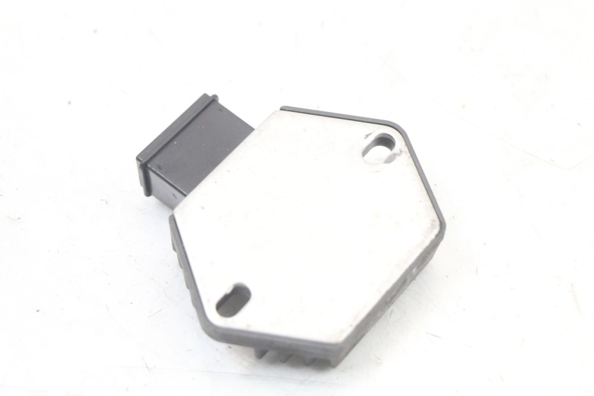 photo de REGULADOR DE CARGA HONDA NES AROBASE 125 (2000 - 2003) - Outro ângulo de visão