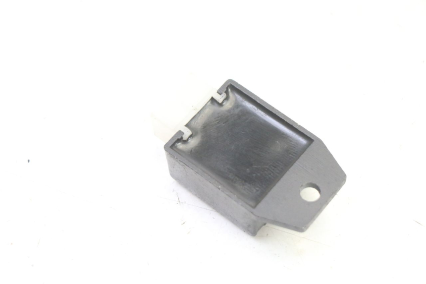 photo de REGULADOR DE CARGA PEUGEOT KISBEE 2T 50 (2010 - 2017) - Outro ângulo de visão