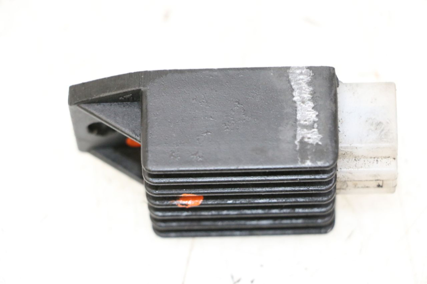 photo de REGULADOR DE CARGA PEUGEOT KISBEE 2T 50 (2010 - 2017) - Ampliação técnica