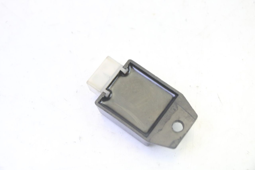 photo de REGULADOR DE CARGA PEUGEOT KISBEE 2T 50 (2010 - 2017) - Outro ângulo de visão