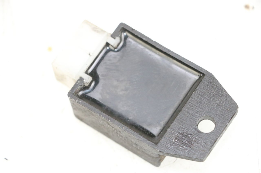 photo de REGULADOR DE CARGA PEUGEOT KISBEE 2T 50 (2010 - 2017) - Outro ângulo de visão