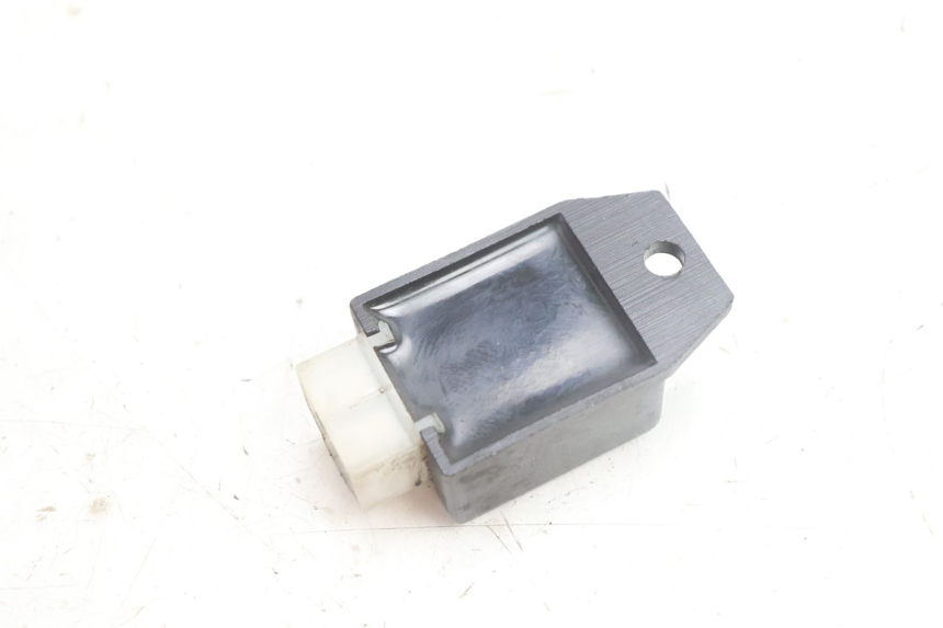 photo de REGULADOR DE CARGA PEUGEOT KISBEE 2T 50 (2010 - 2017) - Outro ângulo de visão