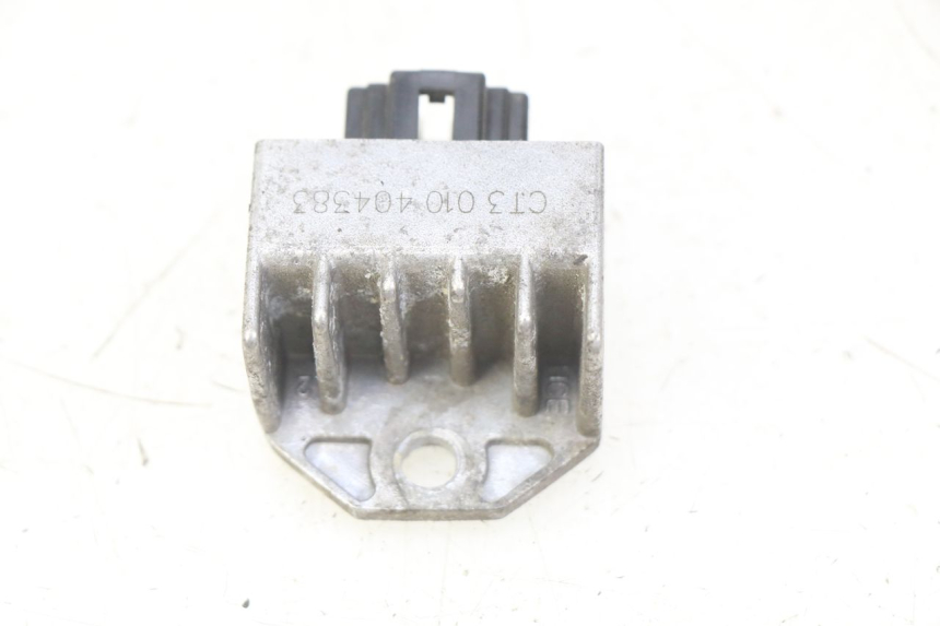 photo de REGULADOR DE CARGA PEUGEOT KISBEE 4T 50 (2010 - 2017) - Zoom do estado de desgaste