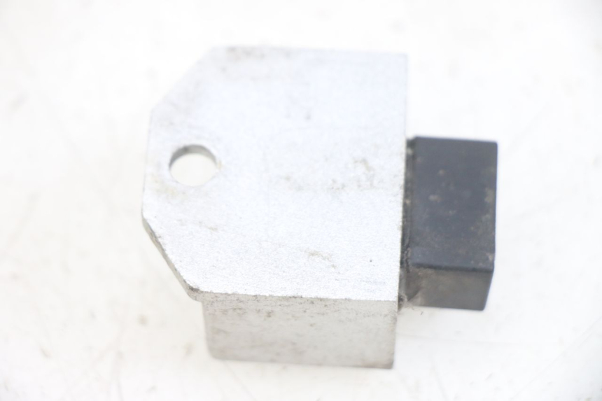 photo de REGULADOR DE CARGA PEUGEOT KISBEE 4T 50 (2010 - 2017) - Zoom do estado de desgaste